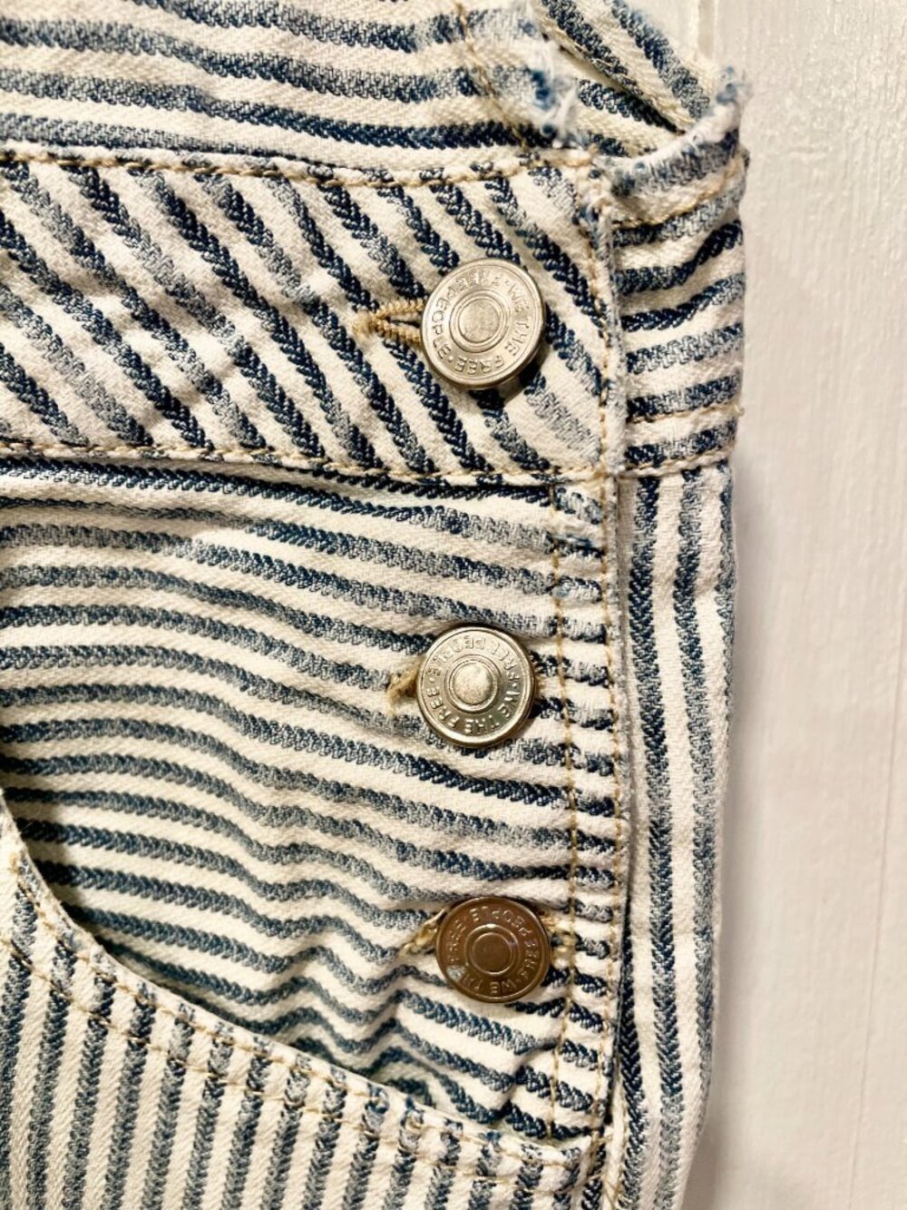We The Free Ziggy Denim Shortalls Blue & White Stripe Distressed Size XS - Picture 6 of 8